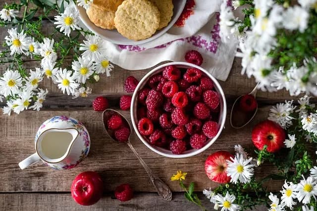 Les 10 Ingrédients Incontournables pour des Gâteaux Maison Réussis