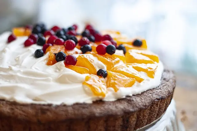 Comment personnaliser vos gâteaux maison avec des fruits frais