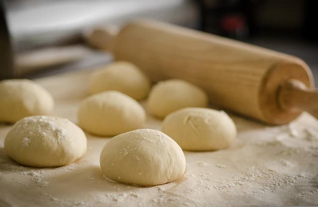 Les Ingrédients Incontournables pour Réussir vos Gâteaux Maison