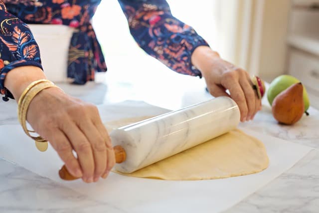 Comment réaliser un gâteau maison moelleux aux fruits : astuces et recettes